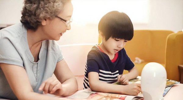 恒运资本配资 孩子的潜力与教育：7岁前决定命运的关键期，父母要抓紧了
